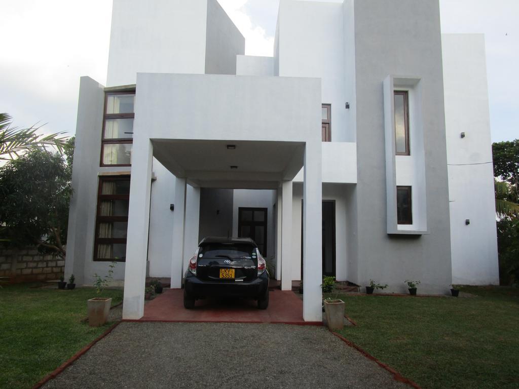 Serene View Tourist Rest Hotell Anuradhapura Exteriör bild